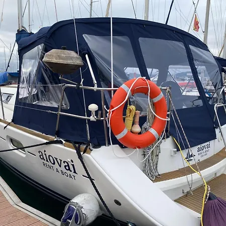 Sailboat Barco Velero ספינת מלון ויגו