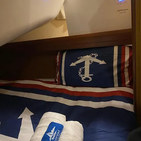 The Magic Of Sleeping On A Sailboat * فيجو