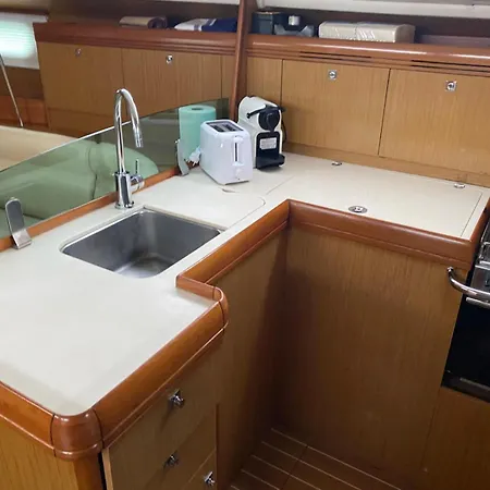 The Magic Of Sleeping On A Sailboat بوتيل