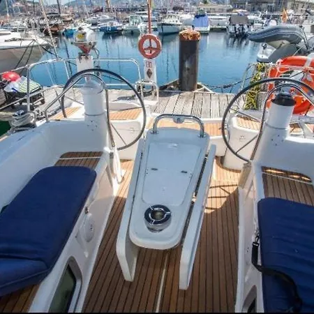 بوتيل The Magic Of Sleeping On A Sailboat