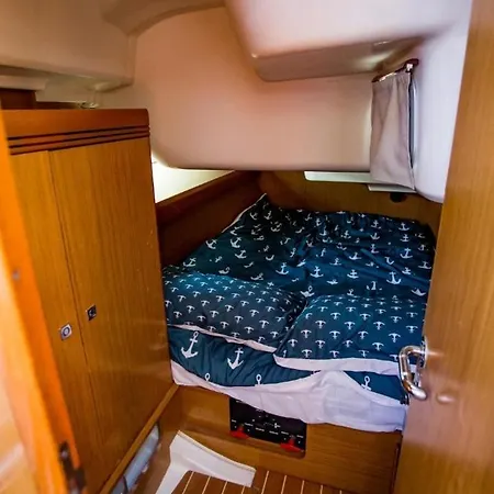 The Magic Of Sleeping On A Sailboat * فيجو
