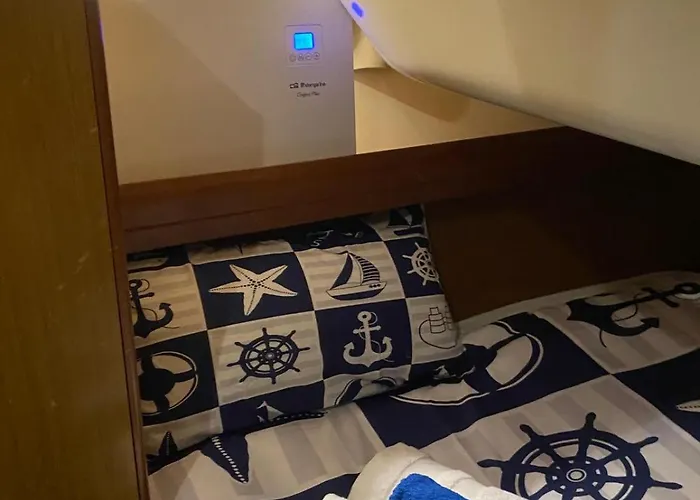 The Magic Of Sleeping On A Sailboat Πλωτό κατάλυμα *