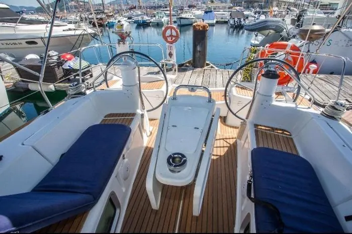 Πλωτό κατάλυμα The Magic Of Sleeping On A Sailboat